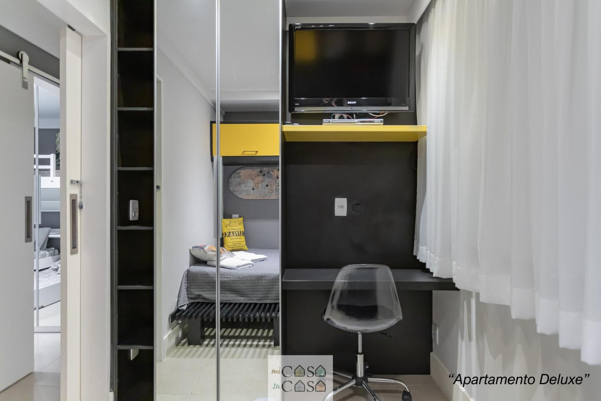 Três Quartos: Estacionamento, Piscina E Conforto Familiar Apartment