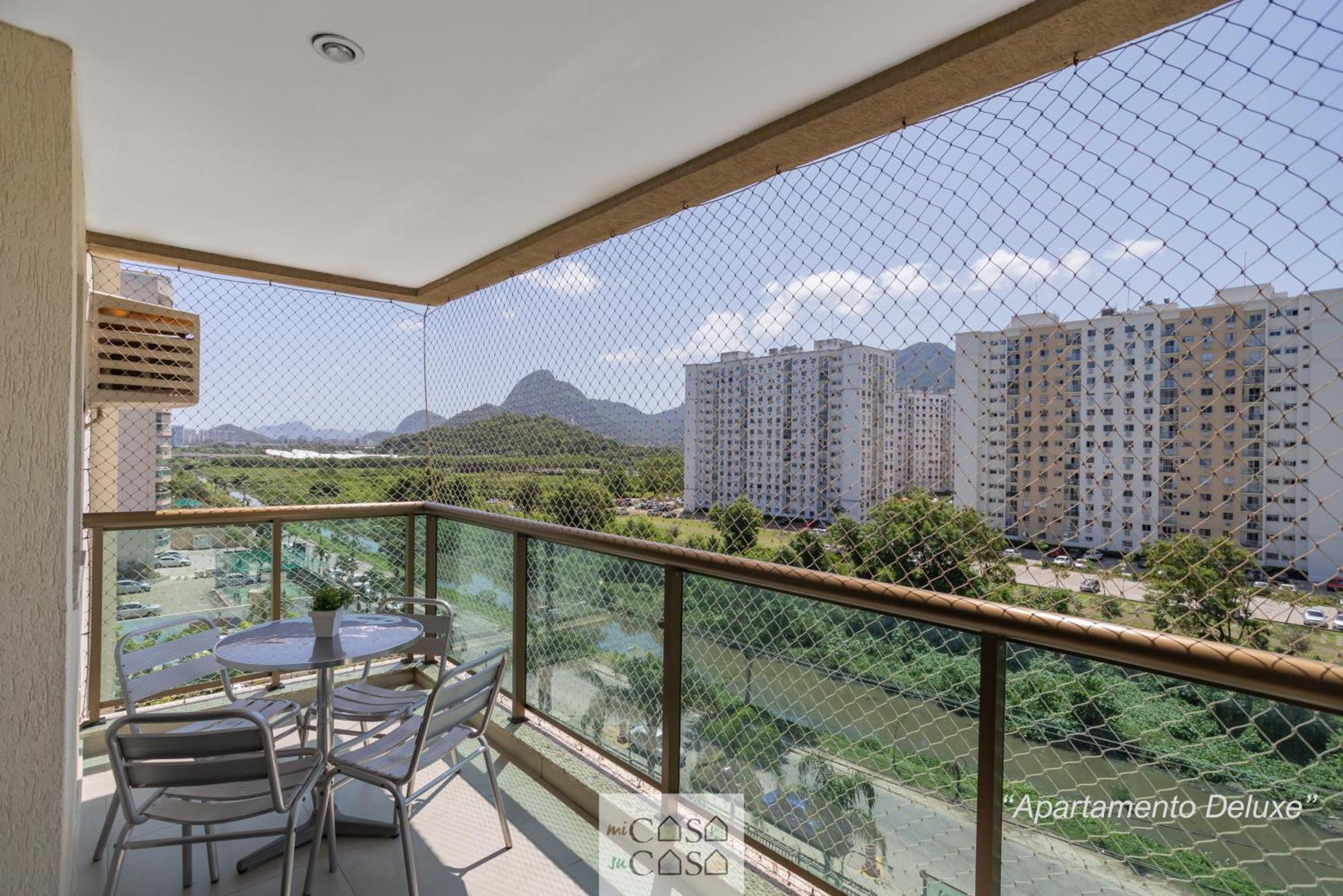Apartment Três Quartos: Estacionamento, Piscina E Conforto Familiar