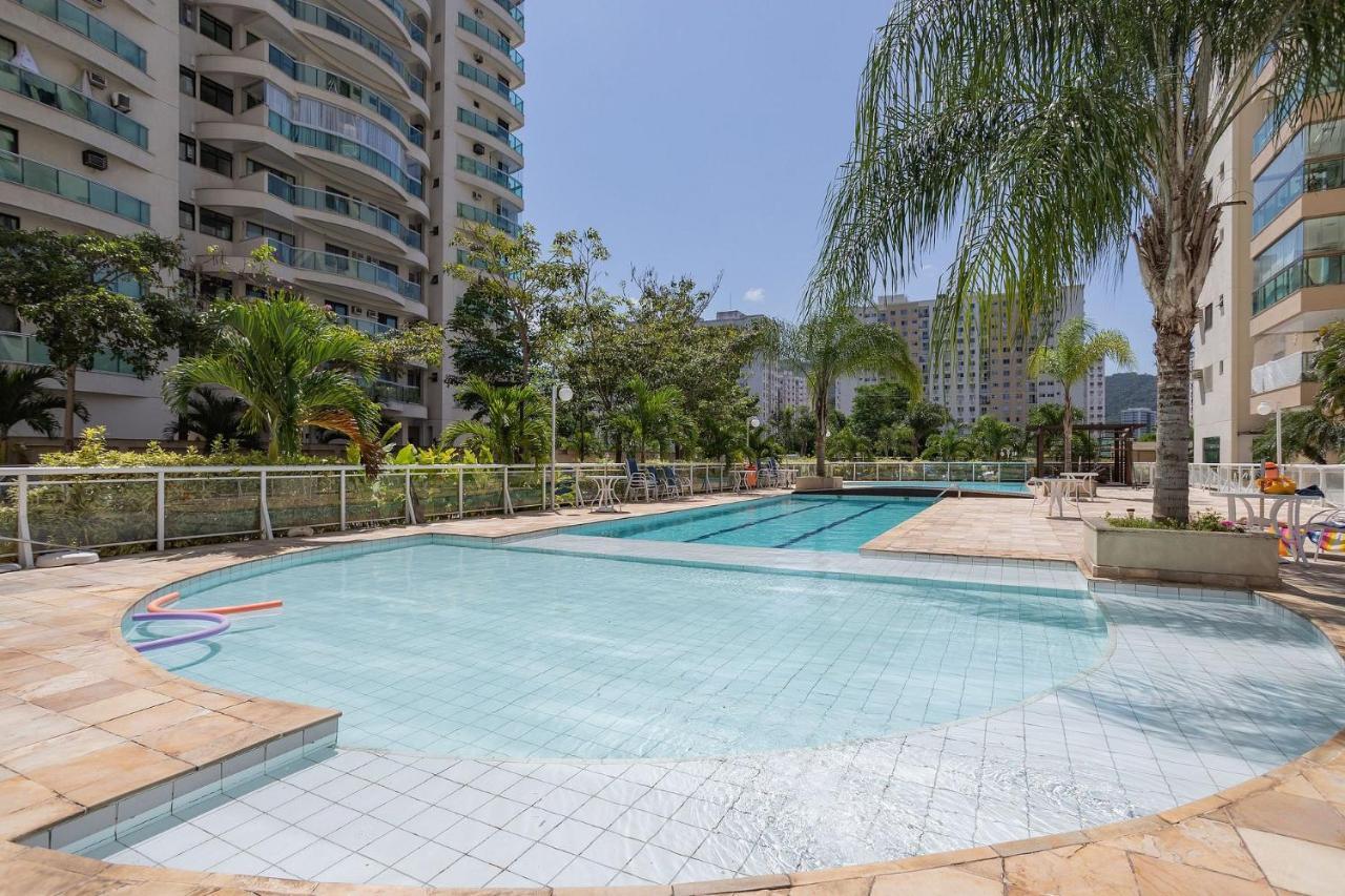 Três Quartos: Estacionamento, Piscina E Conforto Familiar