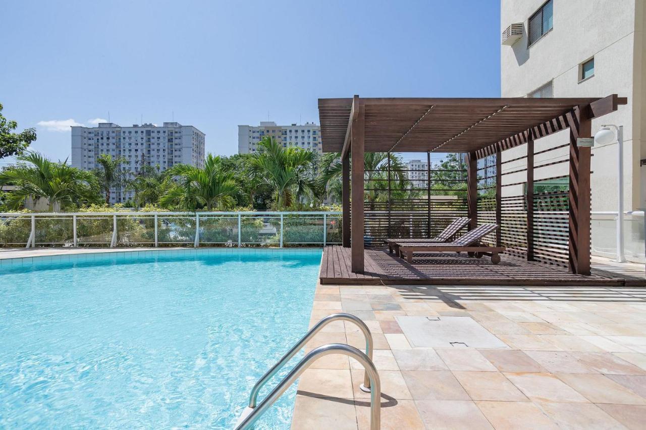 Três Quartos: Estacionamento, Piscina E Conforto Familiar Apartment